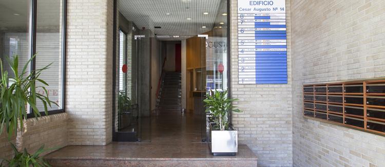Entrada edificio oficinas Cesar Augusto 14, Zaragoza