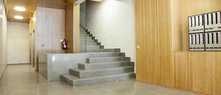 Entrada edificio oficinas Coso 15, Zaragoza